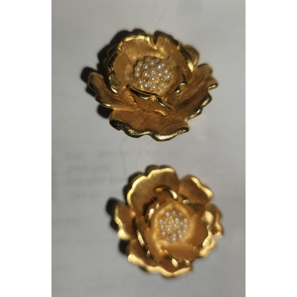 Averil Earrings Clip On Goldtone Faux Pearl Cluster Vintage Floral Flower Signed